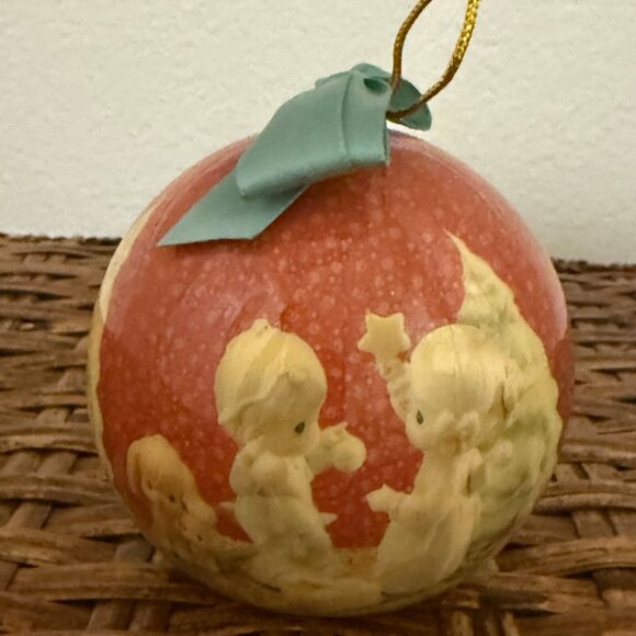 Vintage Enesco Precious Moments 1994 Round Christmas Ornament With Box - Picture 5 of 10